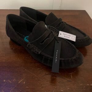NWT Tahari Women's Dark Brown Suede Loafers size 8